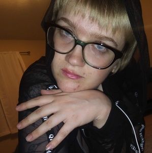 Meet your Posher, Kasey